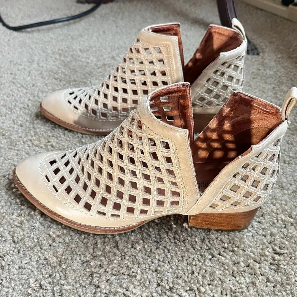 Jeffrey Campbell Taggart Open-Weave Leather Ankle Booties Beige Size 8